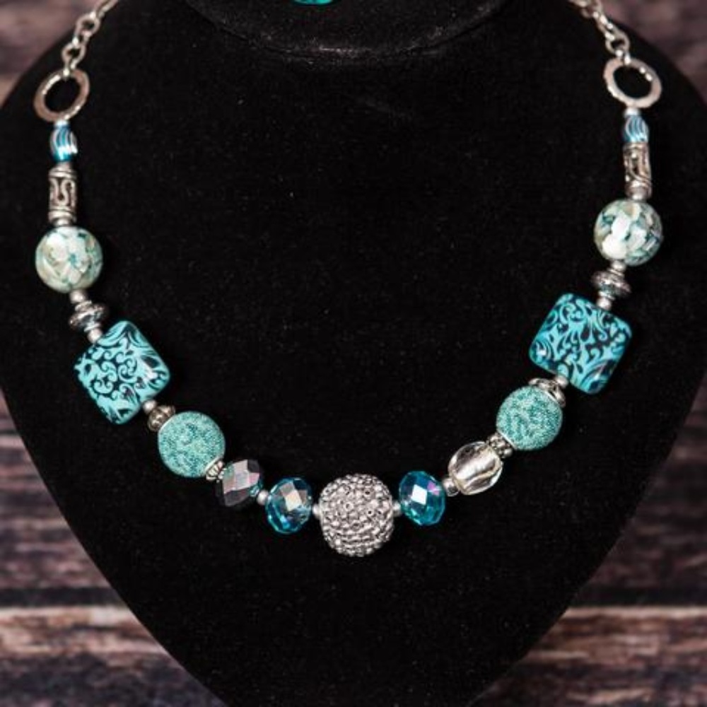 Elsa Jewelry Set Necklace, Bracelet, Earrings - Picture 4 of 4